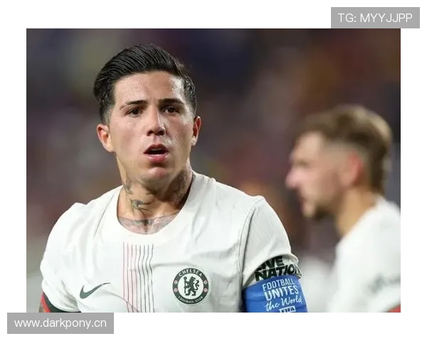 面对顶级中场:恩佐如何掌控比赛 面对顶级中场:恩佐如何掌控比赛