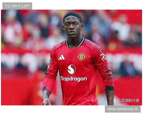 曼联近期表现回暖,但体系僵局问题持续加剧,对争冠形势产生制约 曼联近期表现回暖,但体系僵局问题持续加剧,对争冠形势产生制约