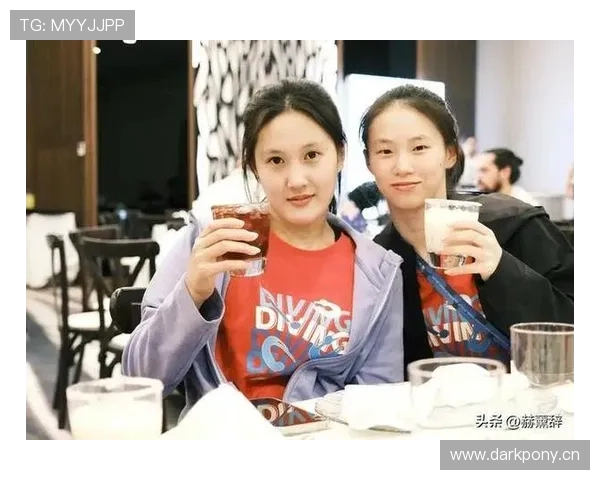 陈芋汐家的冰箱里塞满了冠军奖杯，连饮料都没地儿放