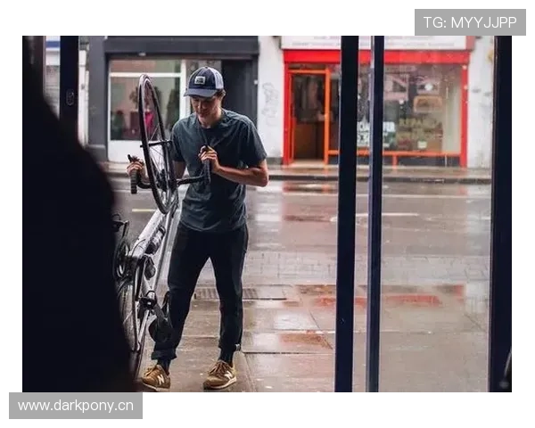 李宗伟打完球回家就变成薯片狂魔，这反差我跟不上啊！